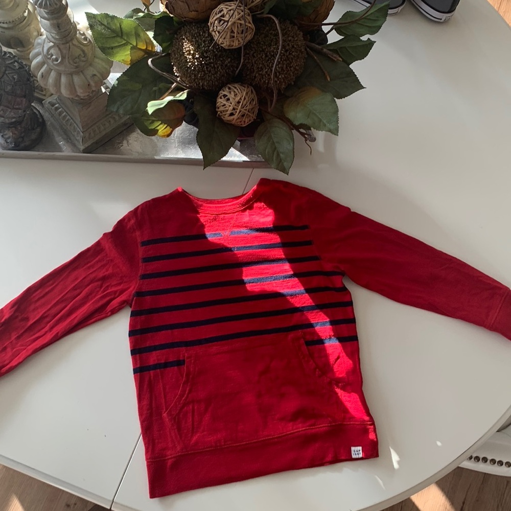 Gap sweatshirt with front pocket